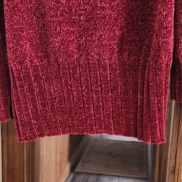 Sweater - Picture 2 of 5